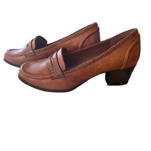 Michelle D. Leather Dark Amber Loafer
